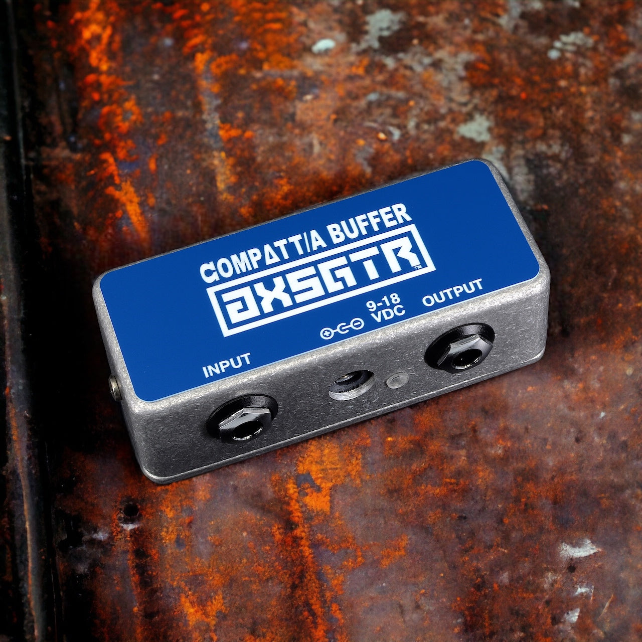 axsgtr axess electronics cpta compatta guitar input buffer blue rusting rusty sheet metal photoroom